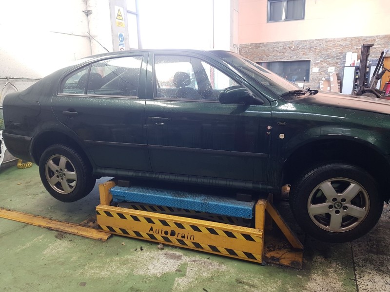 skoda octavia combi (1u5) del año 2001