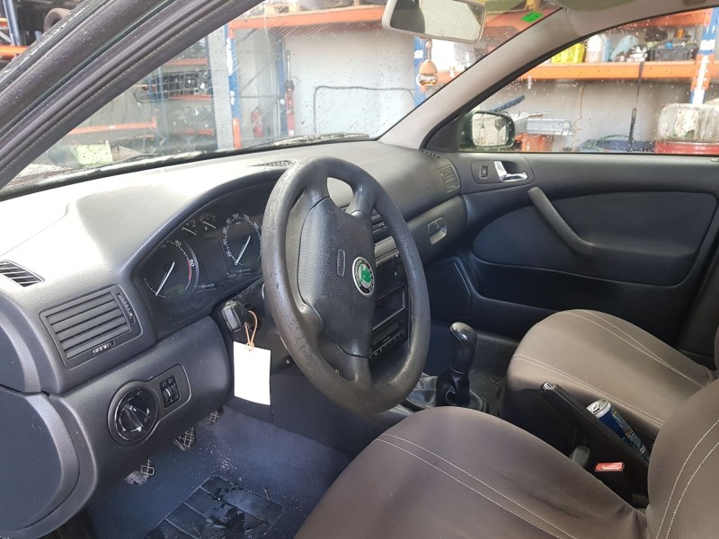 skoda octavia combi (1u5) del año 2001