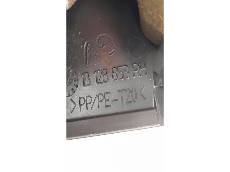 Recambio de molduras delanteras para opel meriva enjoy referencia OEM IAM 13128853 13128853RH 