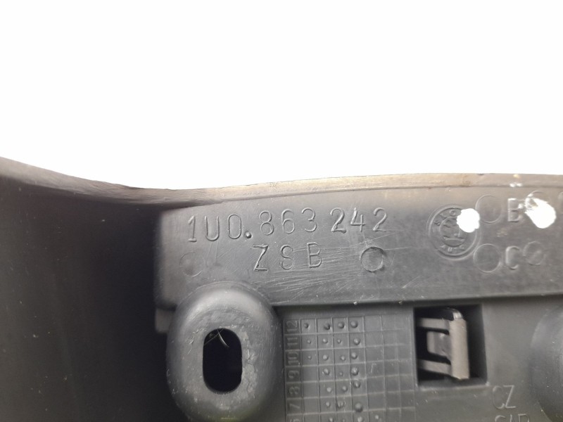 Recambio de consola central para skoda octavia combi (1u5) 1.9 tdi referencia OEM IAM 1U0863242  
