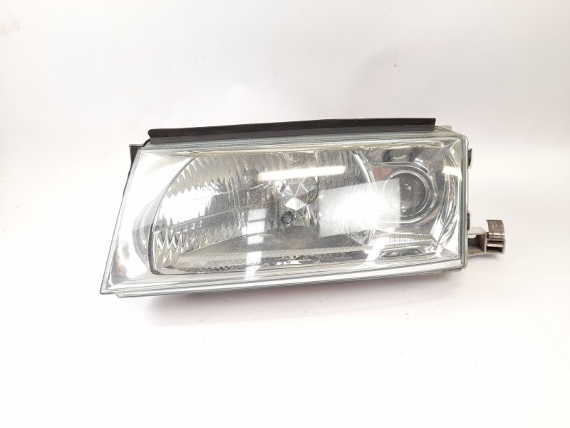Recambio de faro izquierdo para skoda octavia combi (1u5) 1.9 tdi referencia OEM IAM 1U1941015E  YU3X13006