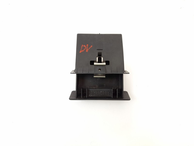 Recambio de cenicero para ford sierra fastback (gbc) 1.8 referencia OEM IAM 83BGA04819AA  