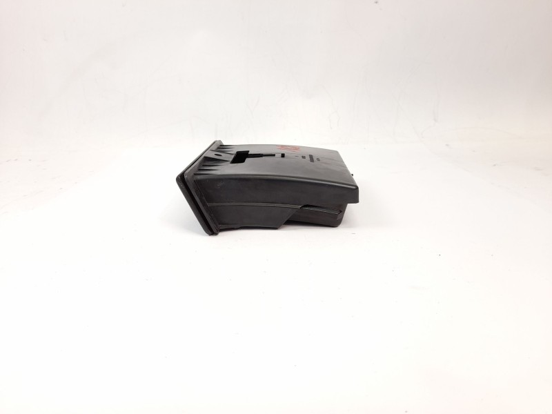 Recambio de cenicero para ford sierra fastback (gbc) 1.8 referencia OEM IAM 83BGA04819AA  