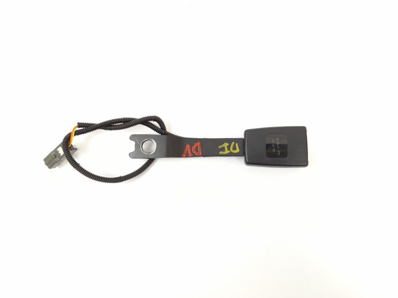 Recambio de enganche cinturon seguridad delantero izquierdo para hyundai i10 classic referencia OEM IAM   
