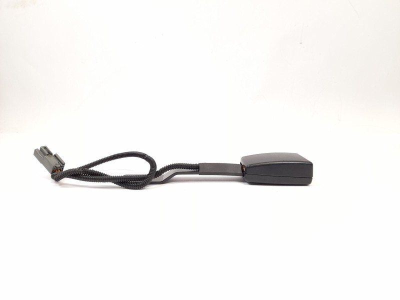 Recambio de enganche cinturon seguridad delantero izquierdo para hyundai i10 classic referencia OEM IAM   