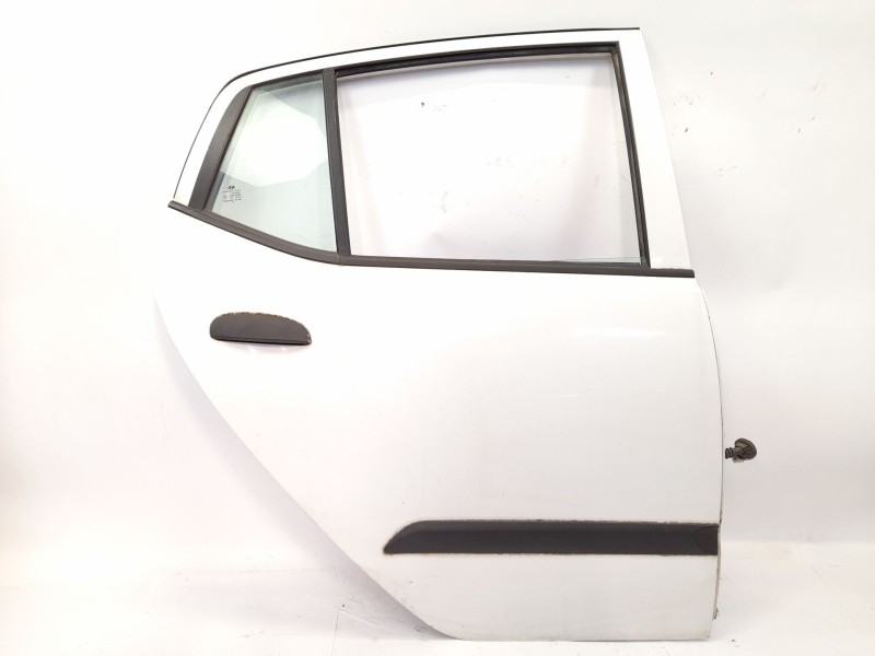 Recambio de puerta trasera derecha para hyundai i10 classic referencia OEM IAM   