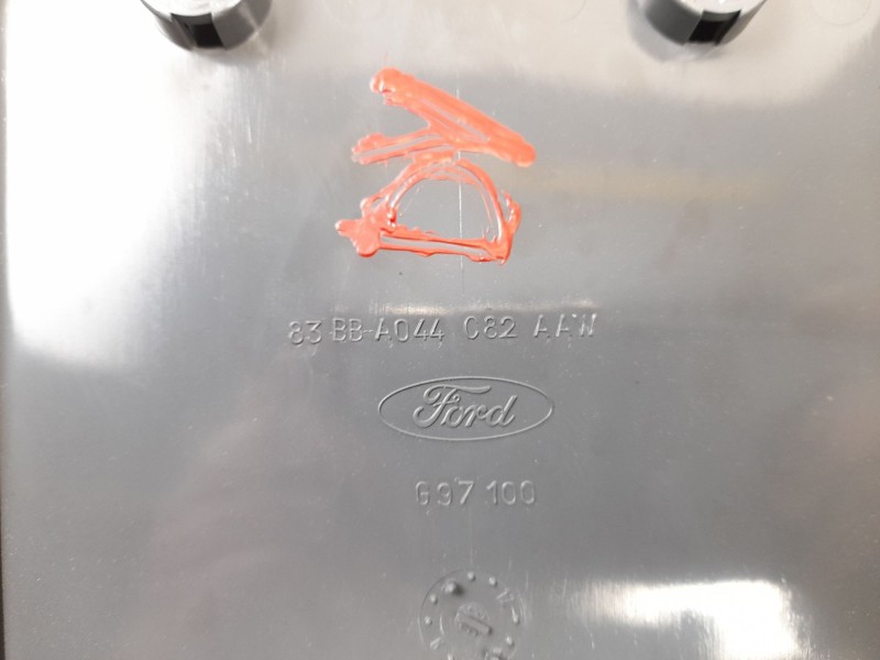 Recambio de moldura para ford sierra fastback (gbc) 1.8 referencia OEM IAM 83BBA044C82AAW  