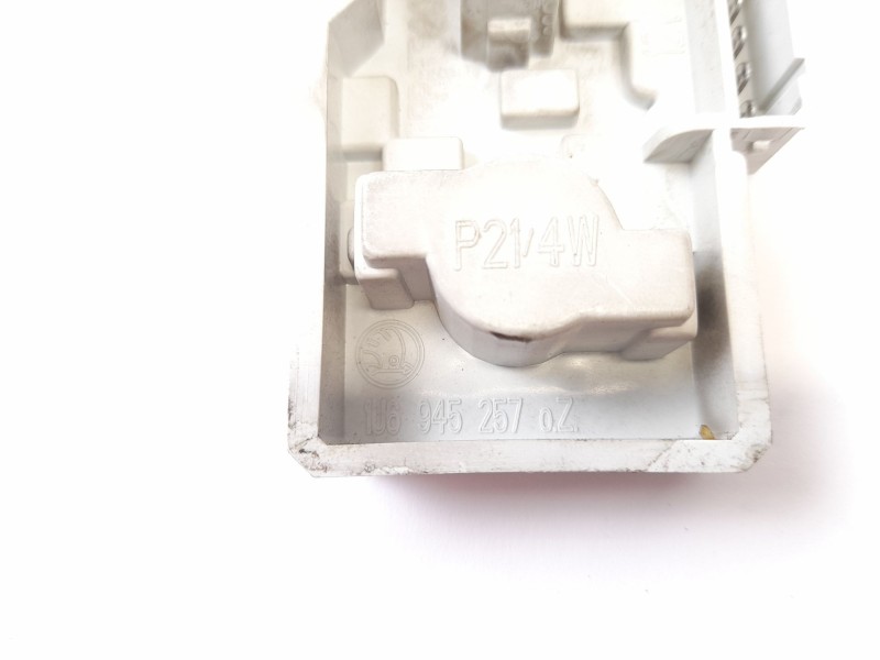 Recambio de portalamparas para skoda octavia combi (1u5) 1.9 tdi referencia OEM IAM 1U6945257  
