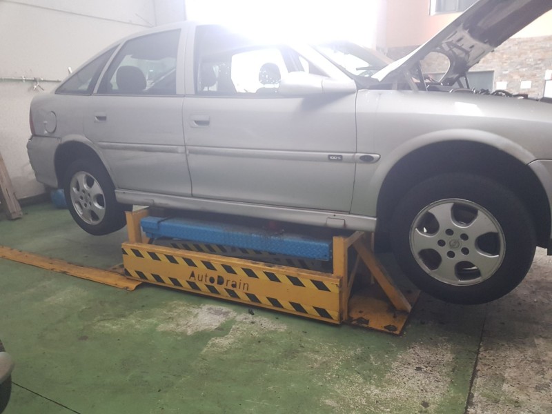opel vectra b fastback (j96) del año 2000