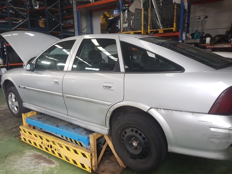 opel vectra b fastback (j96) del año 2000