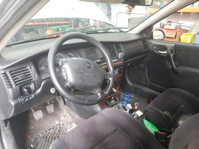opel vectra b fastback (j96) del año 2000