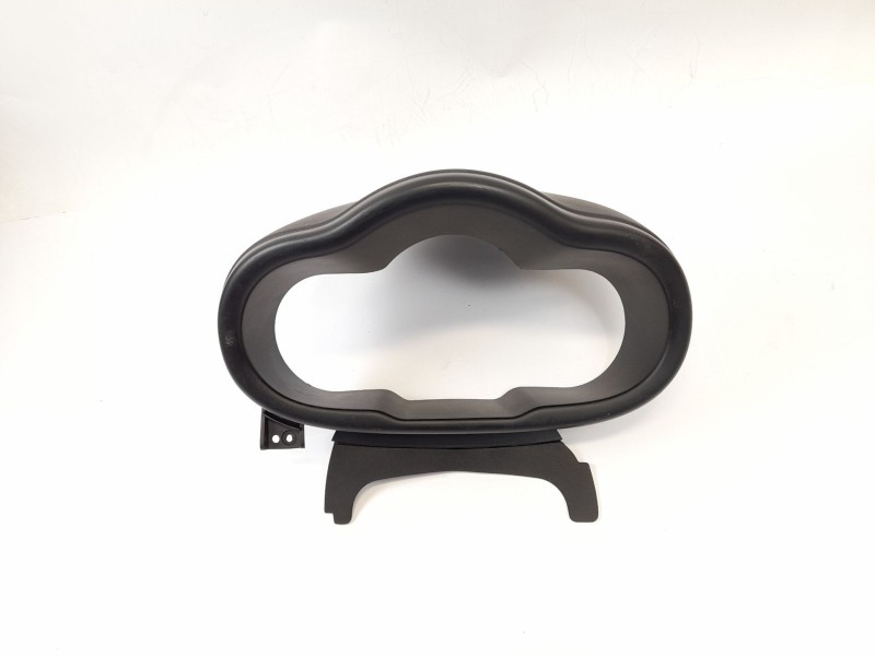 Recambio de moldura para hyundai i10 classic referencia OEM IAM 0X84831000  