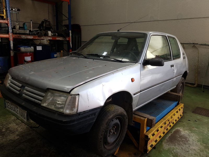 peugeot 205 berlina del año 1998