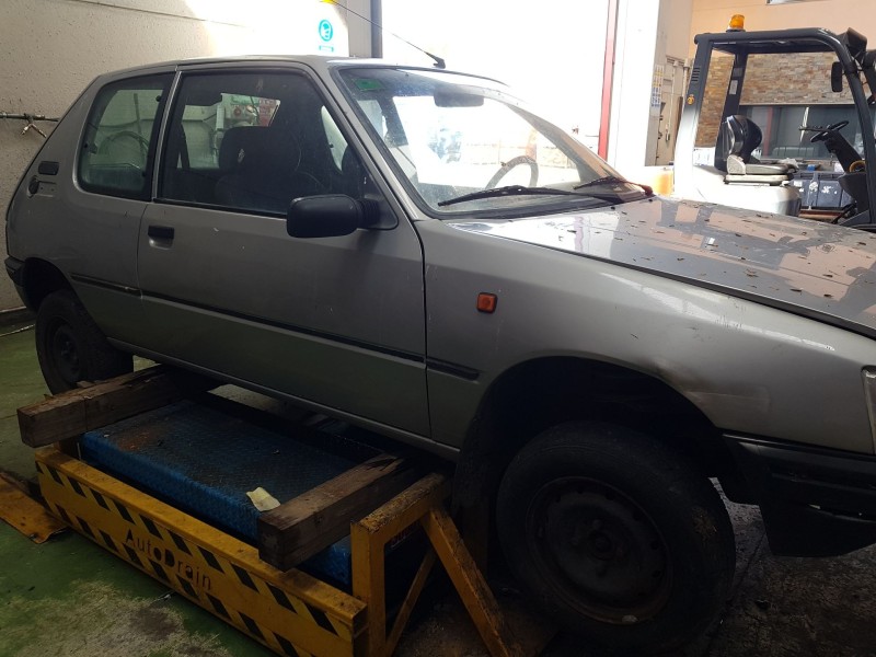 peugeot 205 berlina del año 1998