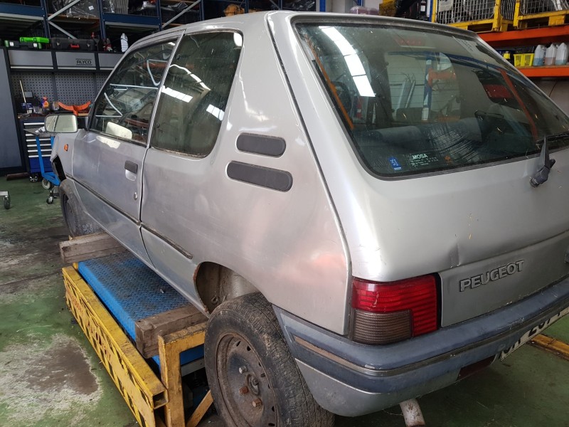 peugeot 205 berlina del año 1998