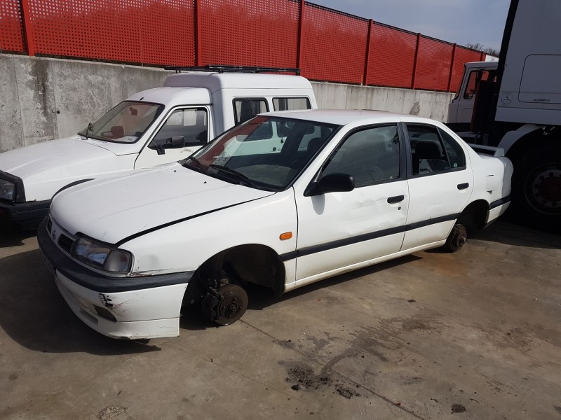 nissan primera hatchback (p10) del año 1995
