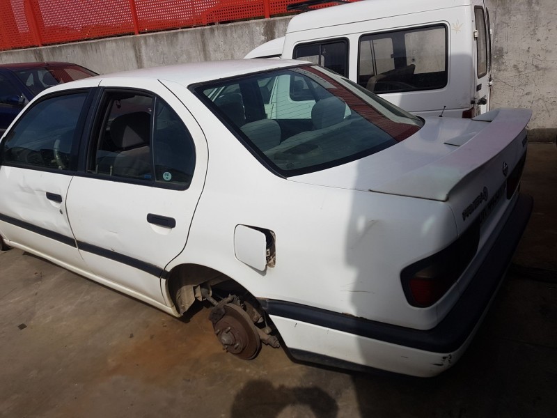 nissan primera hatchback (p10) del año 1995