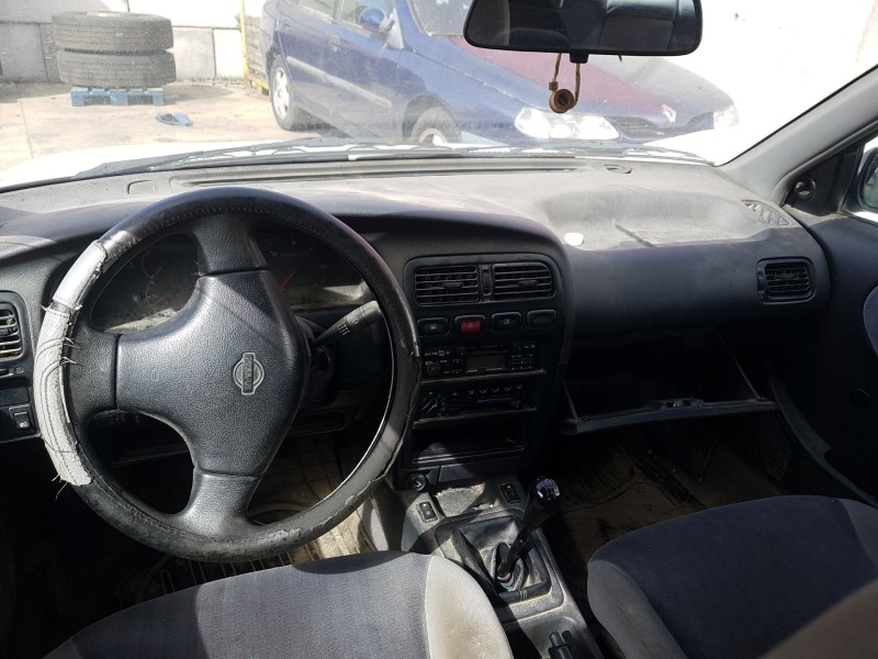 nissan primera hatchback (p10) del año 1995