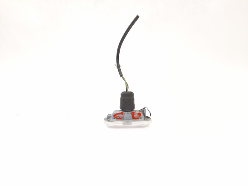 Recambio de piloto lateral derecho para audi a4 b6 (8e2) 1.9 tdi referencia OEM IAM 8E0949127  