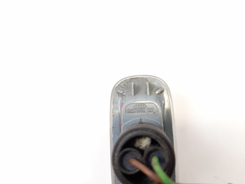 Recambio de piloto lateral derecho para audi a4 b6 (8e2) 1.9 tdi referencia OEM IAM 8E0949127  