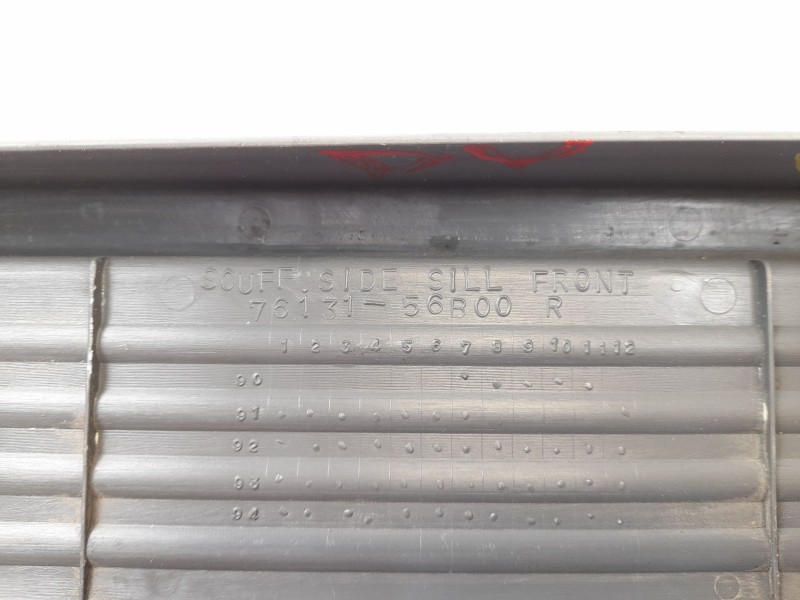 Recambio de moldura para suzuki vitara td referencia OEM IAM 7613156B00  