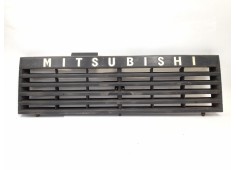 Recambio de rejilla delantera para mitsubishi montero (l040) 2.5 td 4x4 referencia OEM IAM MB38352730  