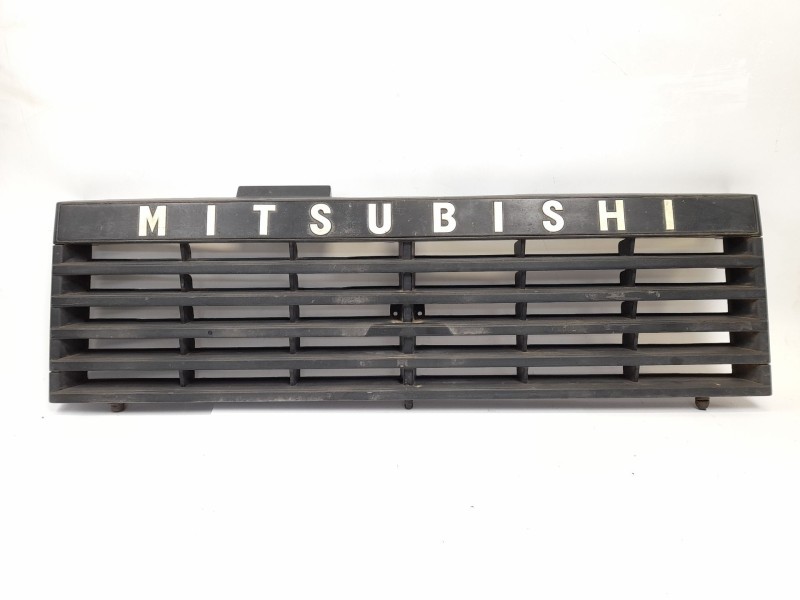 Recambio de rejilla delantera para mitsubishi montero (l040) 2.5 td 4x4 referencia OEM IAM MB38352730  