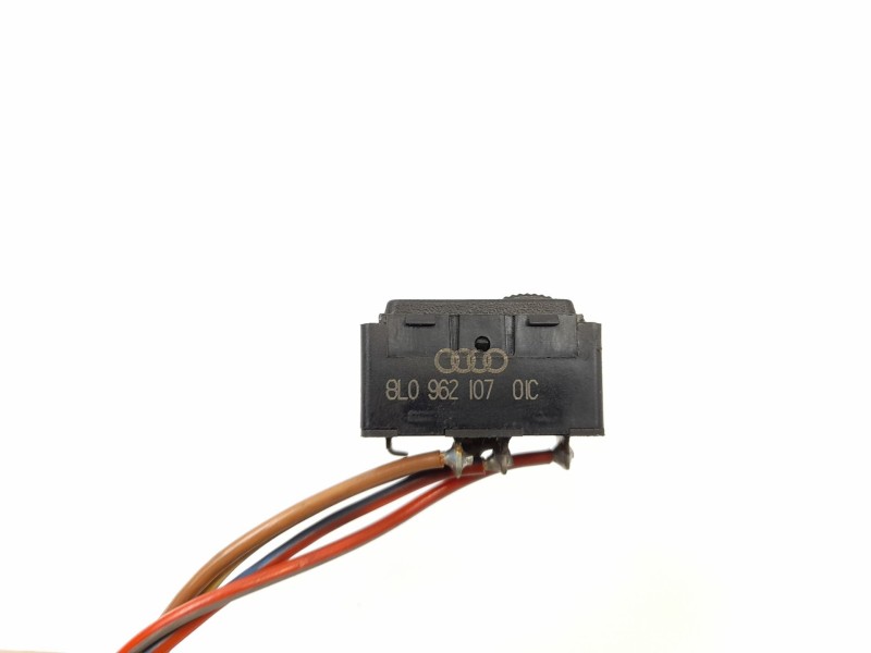Recambio de interruptor para audi a4 avant (b5) 2.5 tdi referencia OEM IAM 8L096210701C  