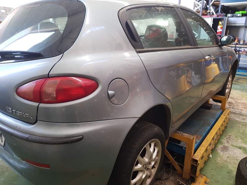 alfa romeo 147 (937_) 1.6 16v t.spark (937.axa1a, del año 2001