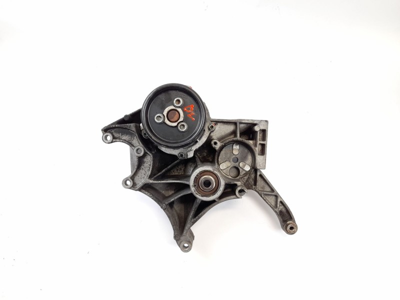 Recambio de soporte alternador para audi a4 avant (b5) 1.9 tdi referencia OEM IAM 028903143AF  