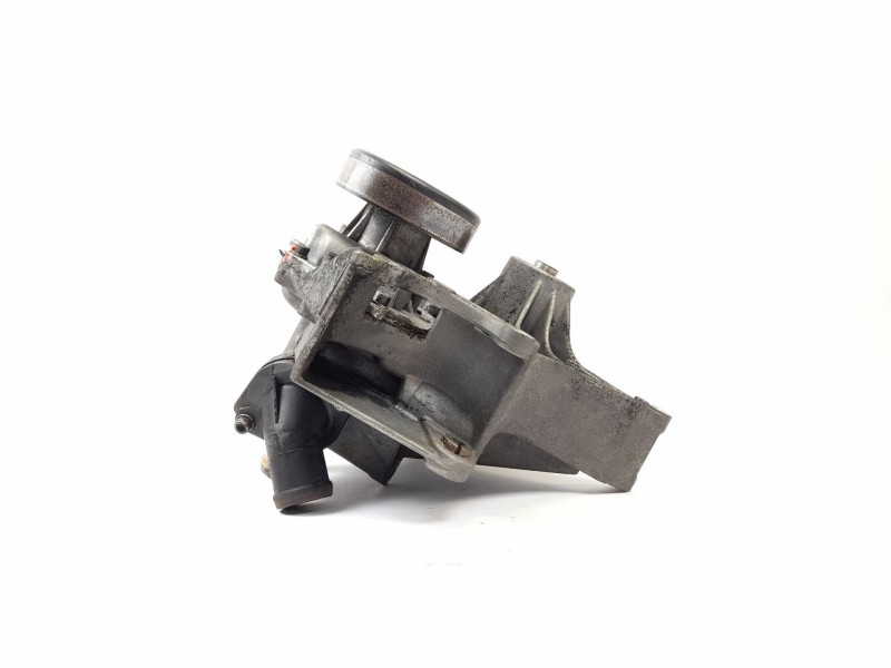 Recambio de soporte alternador para audi a4 avant (b5) 1.9 tdi referencia OEM IAM 028903143AF  