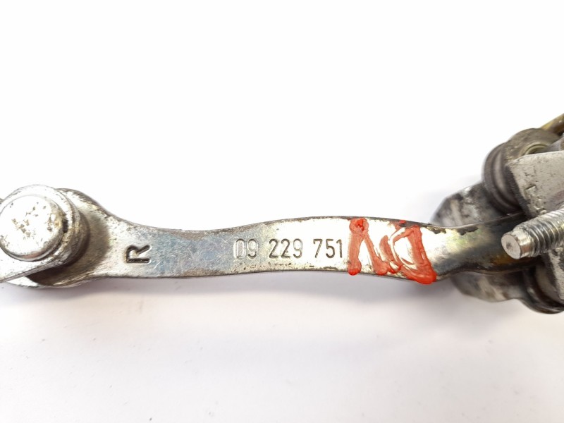 Recambio de retenedor puerta para opel vectra c berlina gts 1.9 cdti referencia OEM IAM 09229751  