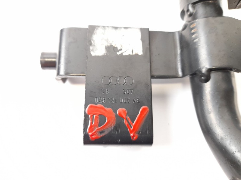 Recambio de tubo para audi a4 avant (b5) 1.9 tdi referencia OEM IAM 028121065AE  