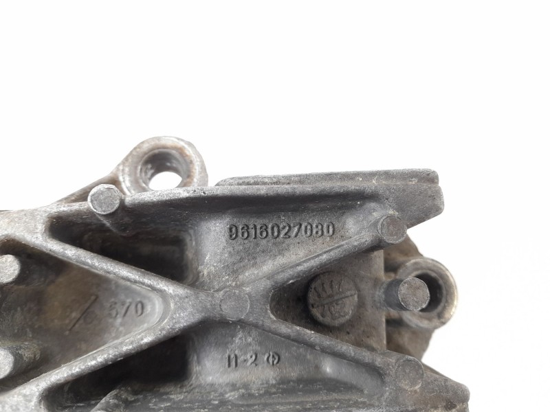 Recambio de soporte motor para peugeot 205 berlina 1.8 d generation referencia OEM IAM 9616027080  