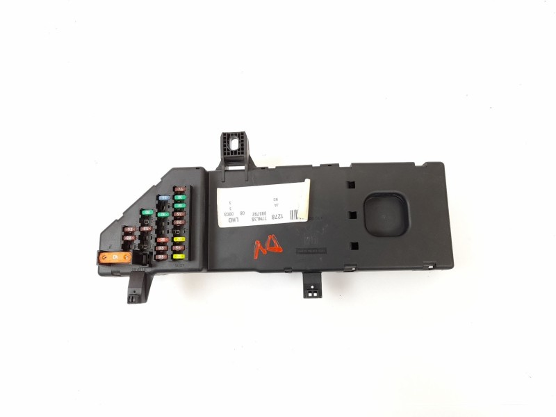 Recambio de caja reles / fusibles para opel vectra c berlina gts 1.9 cdti referencia OEM IAM 13223678  13193588
