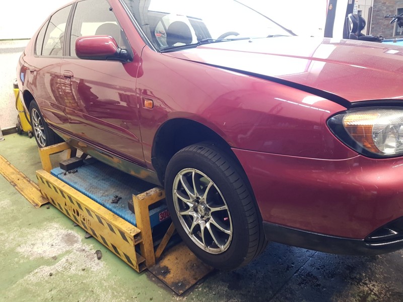 nissan primera berlina (p11) del año 2000