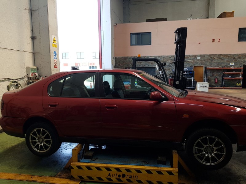 nissan primera berlina (p11) del año 2000