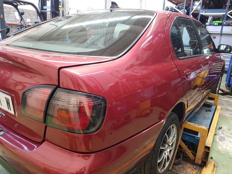 nissan primera berlina (p11) del año 2000