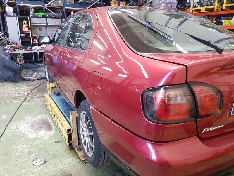 nissan primera berlina (p11) del año 2000