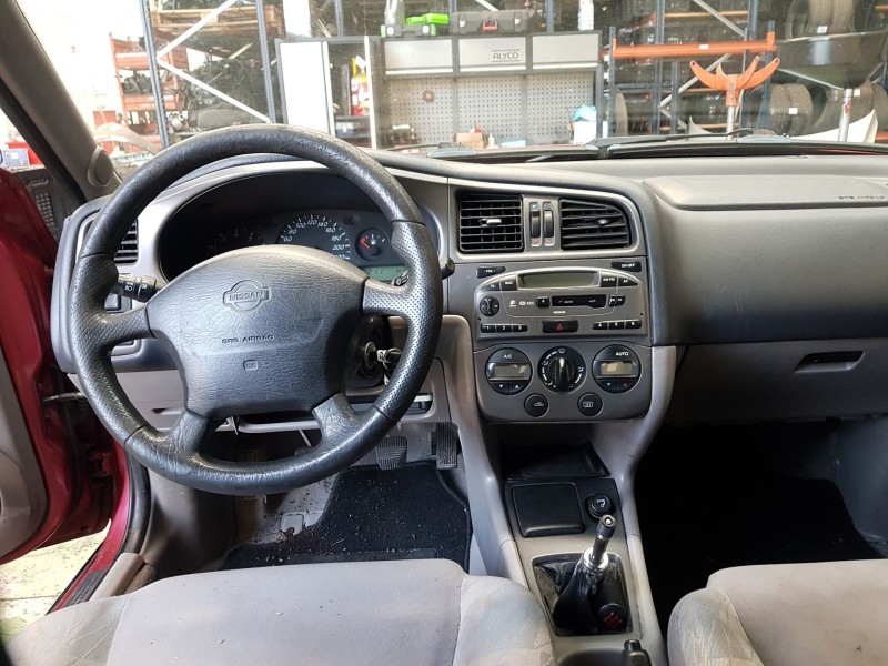 nissan primera berlina (p11) del año 2000