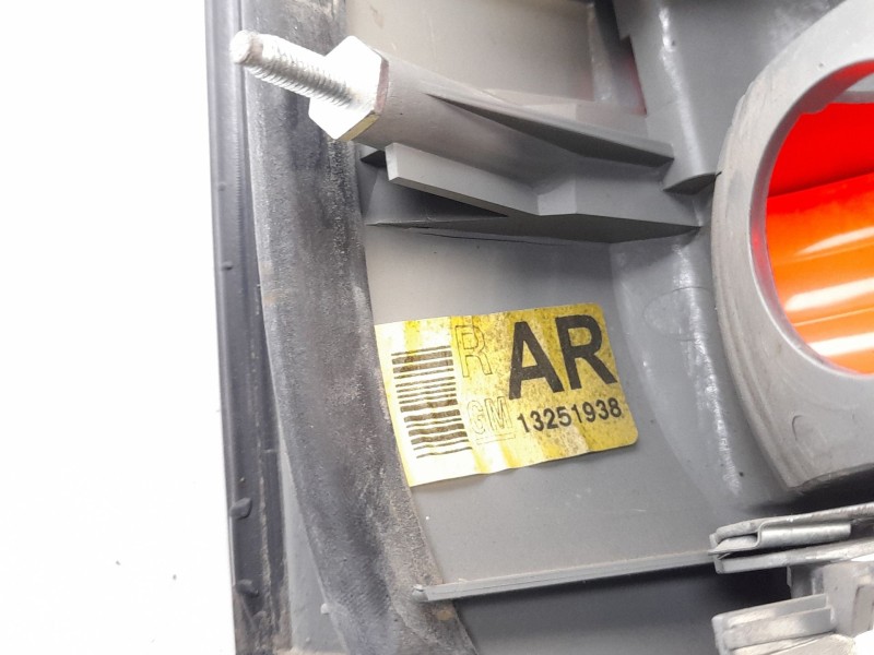 Recambio de piloto trasero derecho para opel vectra c berlina gts 1.9 cdti referencia OEM IAM 13251938  