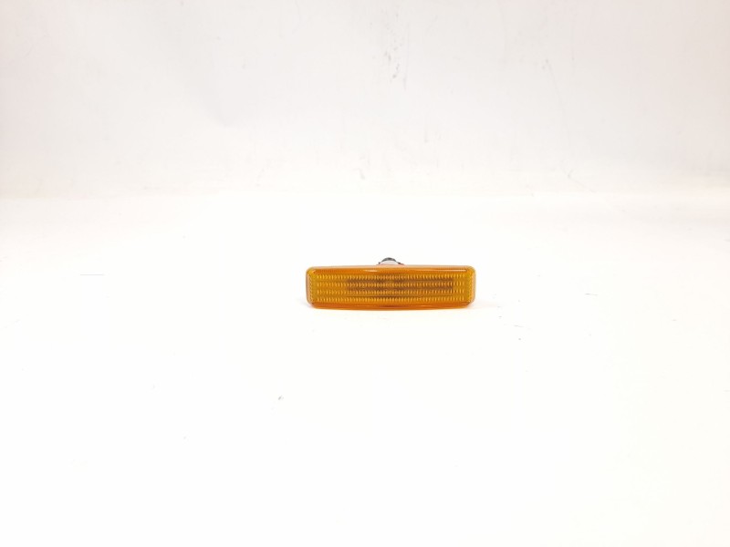 Recambio de piloto lateral izquierdo para bmw serie 5 berlina (e39) 2.5 525tds referencia OEM IAM 8360589  