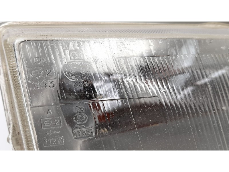 Recambio de faro derecho para peugeot 205 berlina 1.9 d referencia OEM IAM E2393  