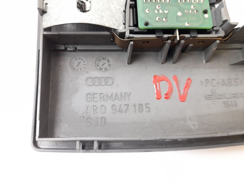 Recambio de luz interior para audi a6 berlina (4b2) 2.5 tdi referencia OEM IAM 4B0947105  