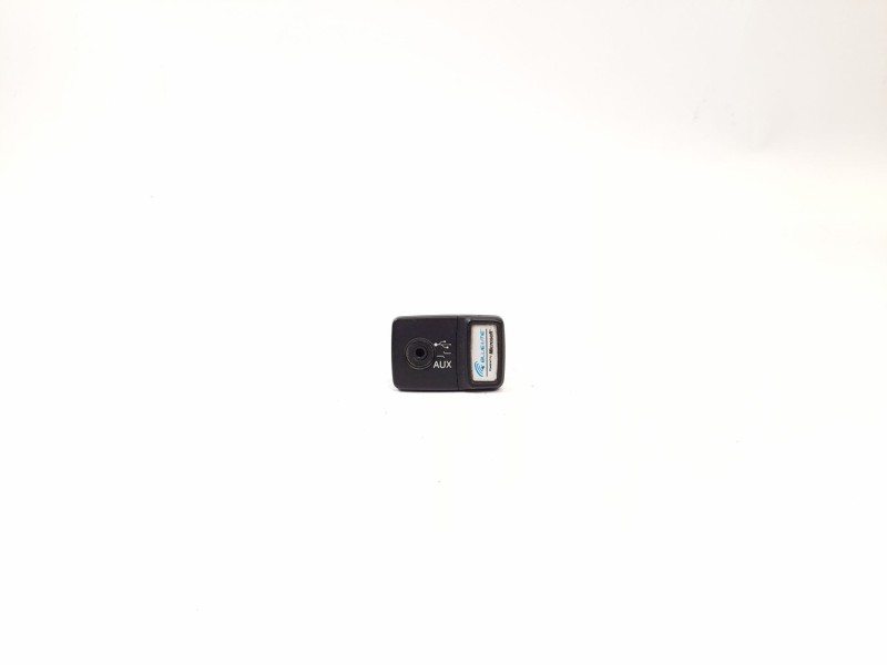 Recambio de conector usb / aux para fiat doblo ii cargo (263) furgón base referencia OEM IAM 735547937  