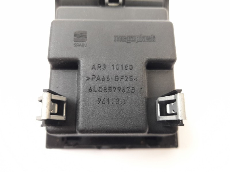 Recambio de cenicero para seat ibiza iii (6l1)1.9 tdi referencia OEM IAM 6L0857962B  