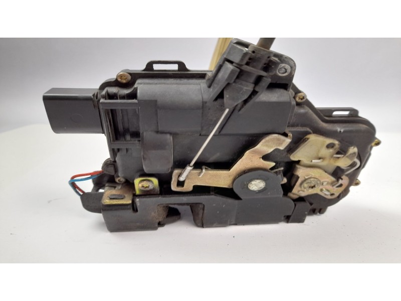 Recambio de cerradura puerta delantera derecha para seat toledo (1m2) 2.3 v5 referencia OEM IAM   
