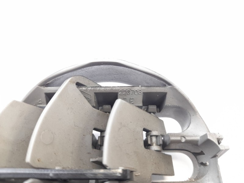 Recambio de rejilla del aire delantera central para nissan kubistar (x76) 1.5 dci referencia OEM IAM 223708  