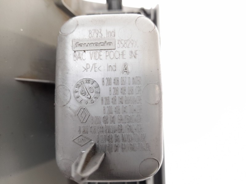Recambio de moldura para nissan kubistar (x76) 1.5 dci referencia OEM IAM 8200408037  8200408038