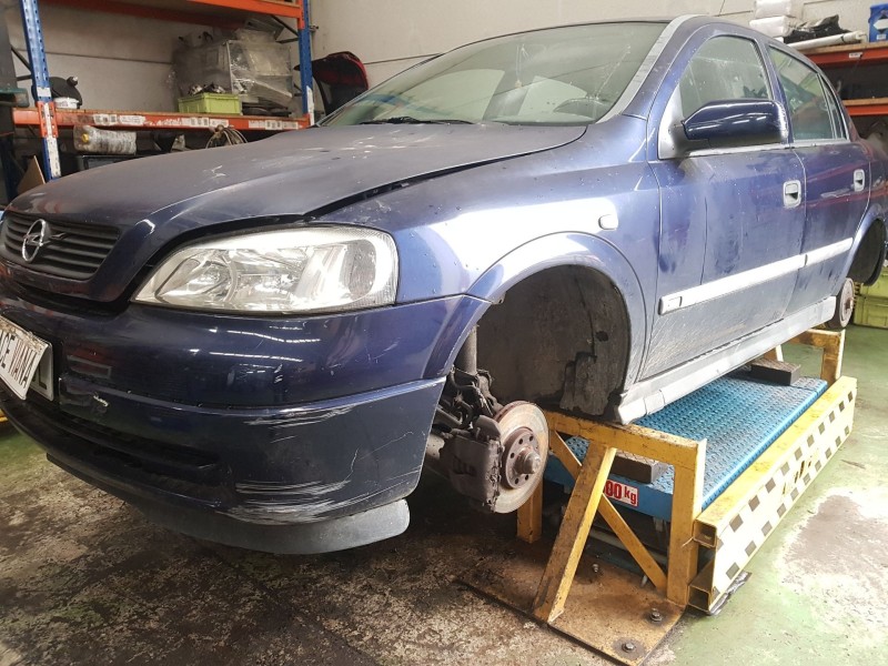 opel astra g berlina del año 2000